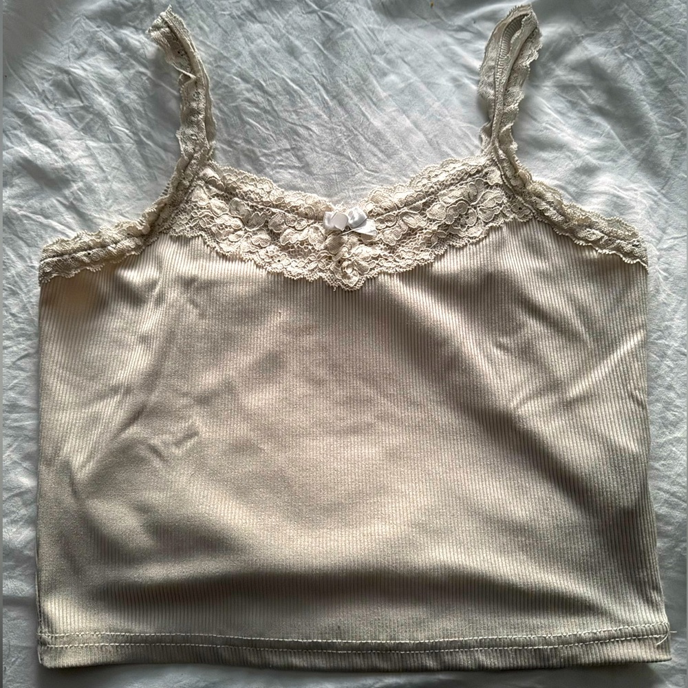 Cream Women’s lace slim fit tank top